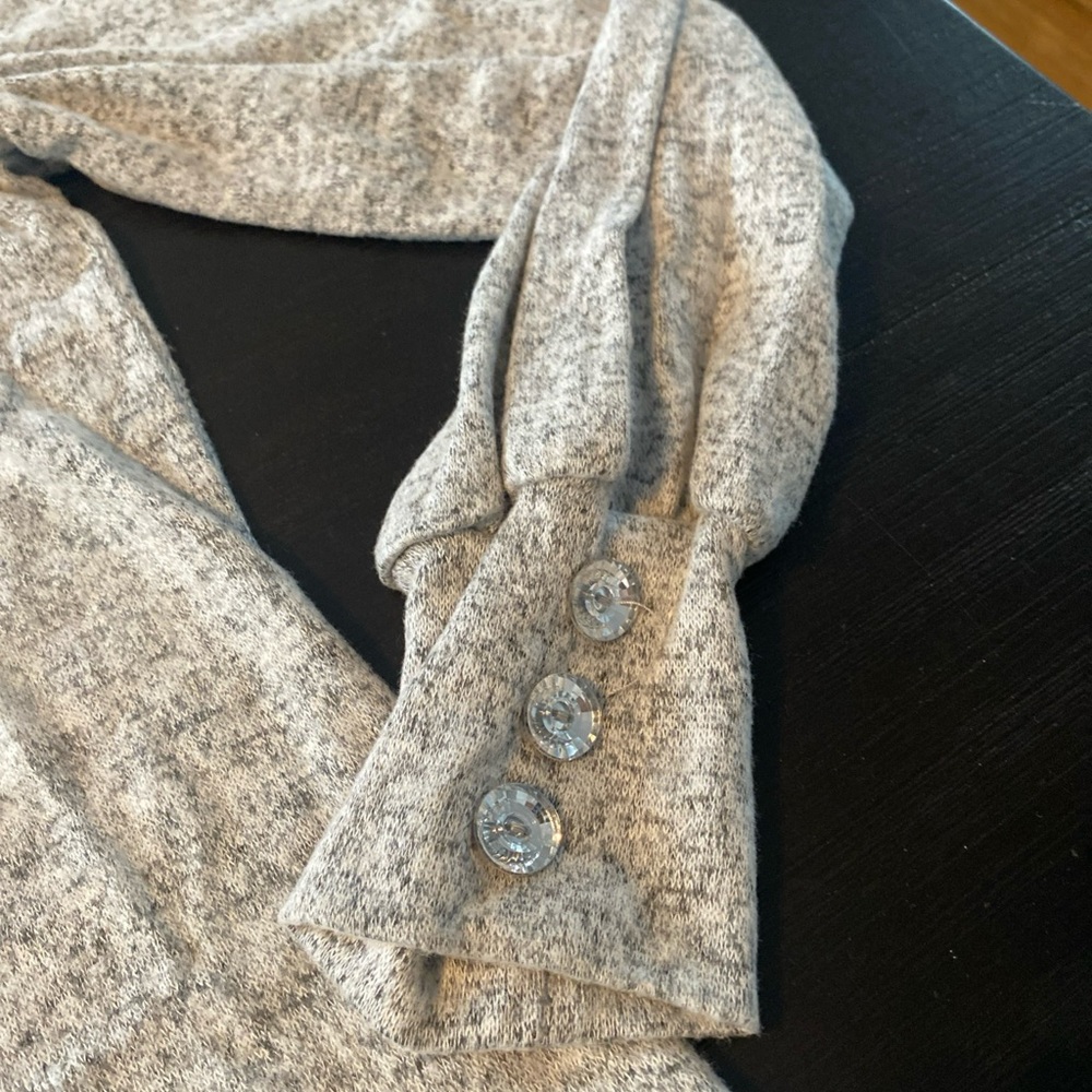 Carolyn Taylor Women's Knit Fashion Light Grey Long Sleeve Top Size XL NWT NEW - Picture 2 of 6